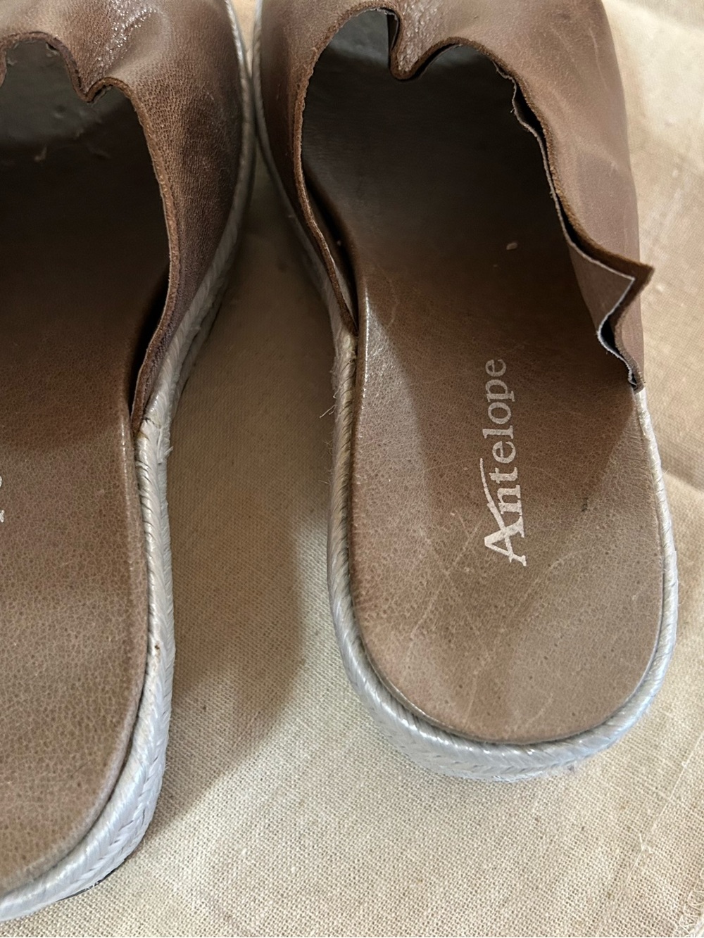 Antelope Brown Leather Scalloped Slip-On Mules